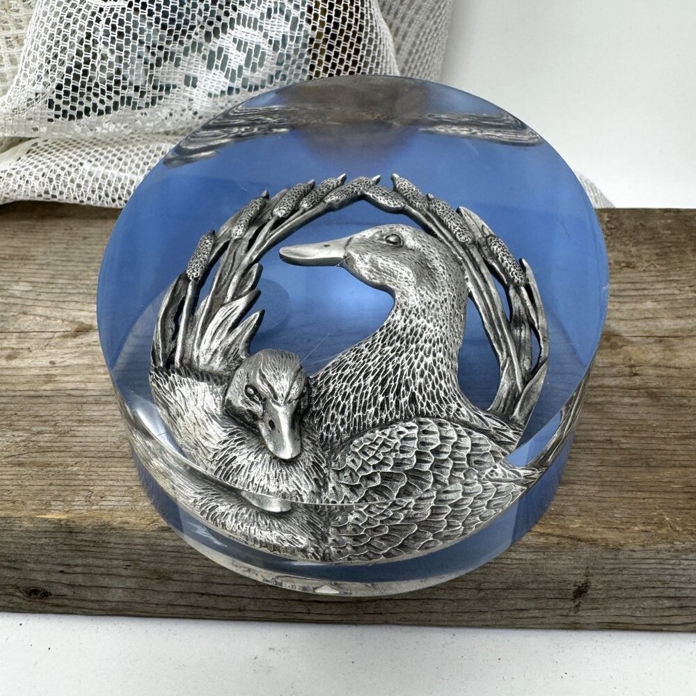 Vintage 3D Lucite Sculpture Duck Family Oval Paperweight Collectible Table Decor - Picture 2 of 10